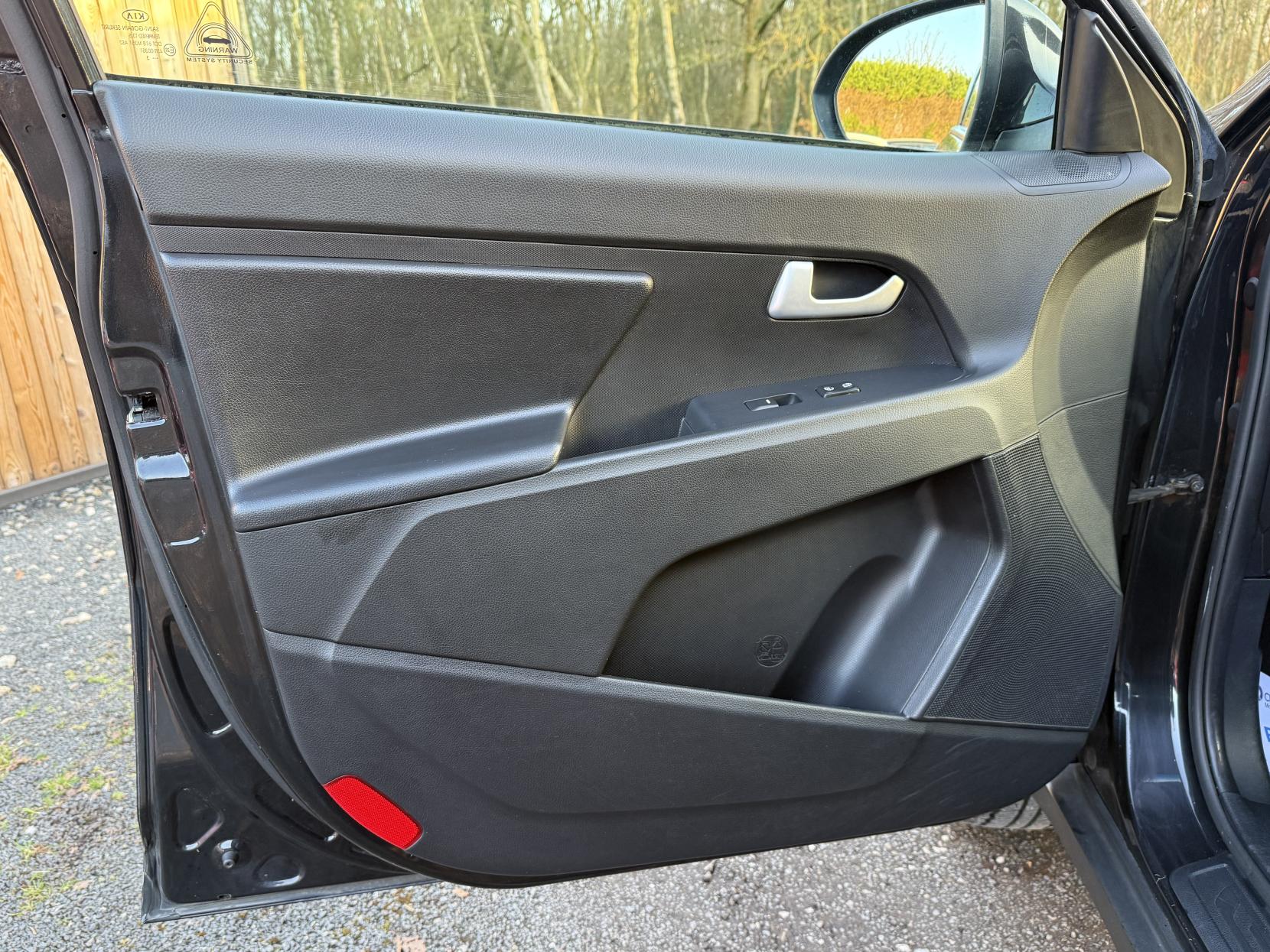 Kia Sportage 1.7 CRDi EcoDynamics 1 SUV 5dr Diesel Manual 2WD Euro 5 (s/s) (114 bhp)