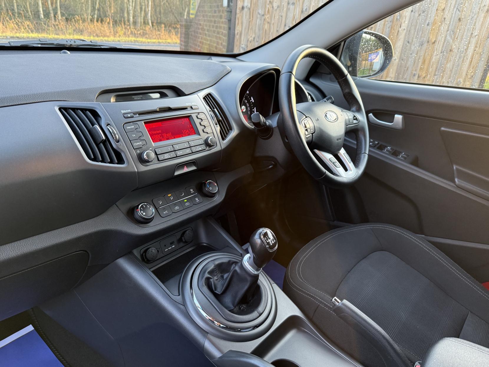 Kia Sportage 1.7 CRDi EcoDynamics 1 SUV 5dr Diesel Manual 2WD Euro 5 (s/s) (114 bhp)